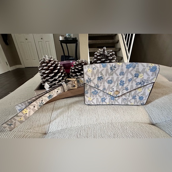Michael Kors Handbags - Michael Kors- Floral Envelope Belt Bag Size: L/XL